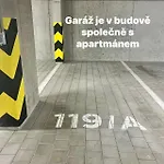 Tomas Apartment-free Garage Parking-o2 Arena-prague شقة براغ